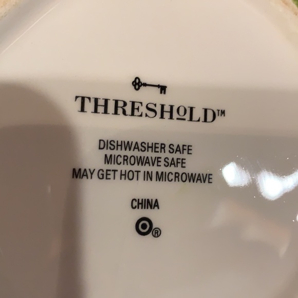 2 Threshold Christmas Tree Mugs - Picture 6 of 10